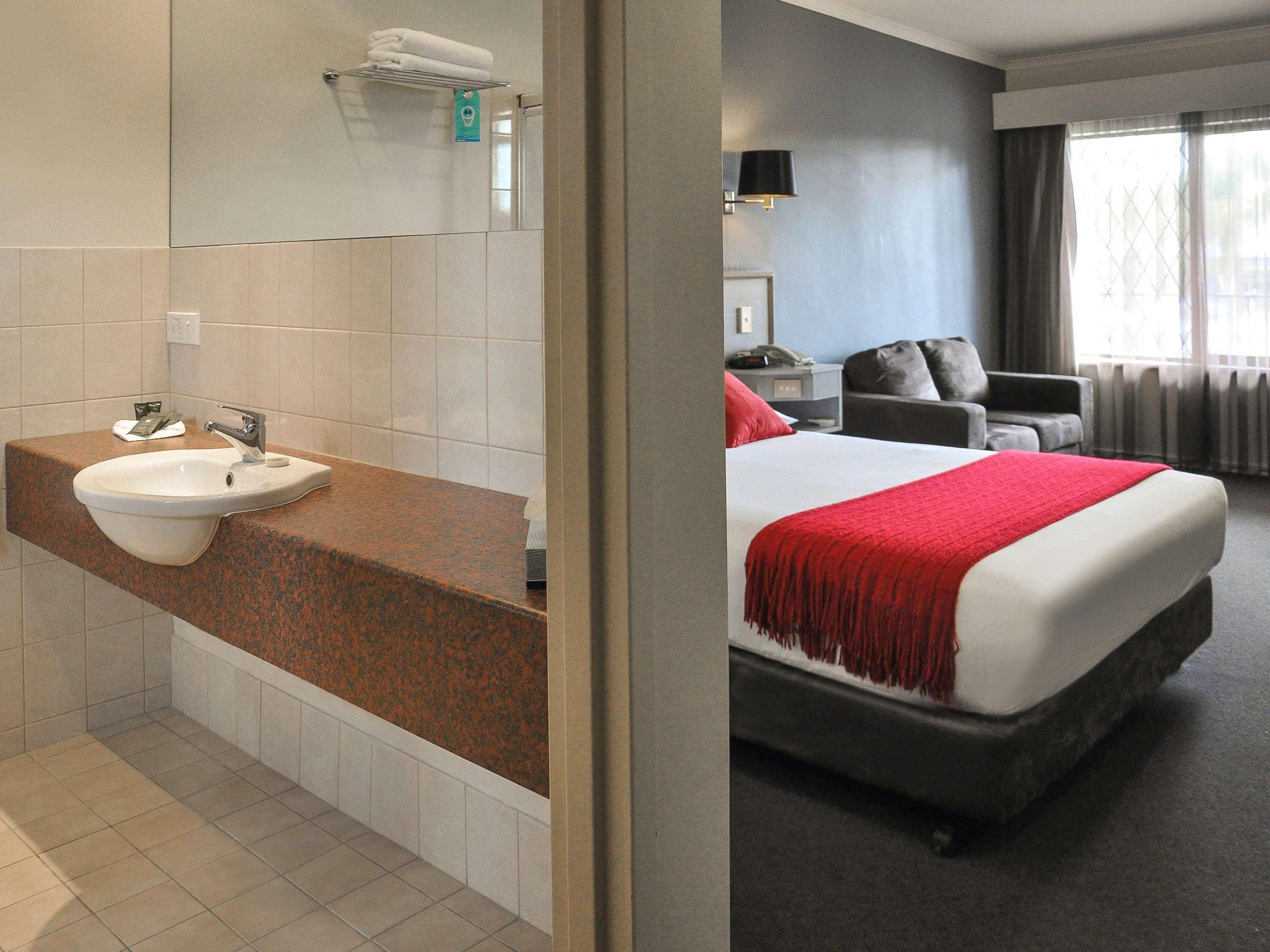 Ibis Styles Adelaide Manor Motel Bagian luar foto