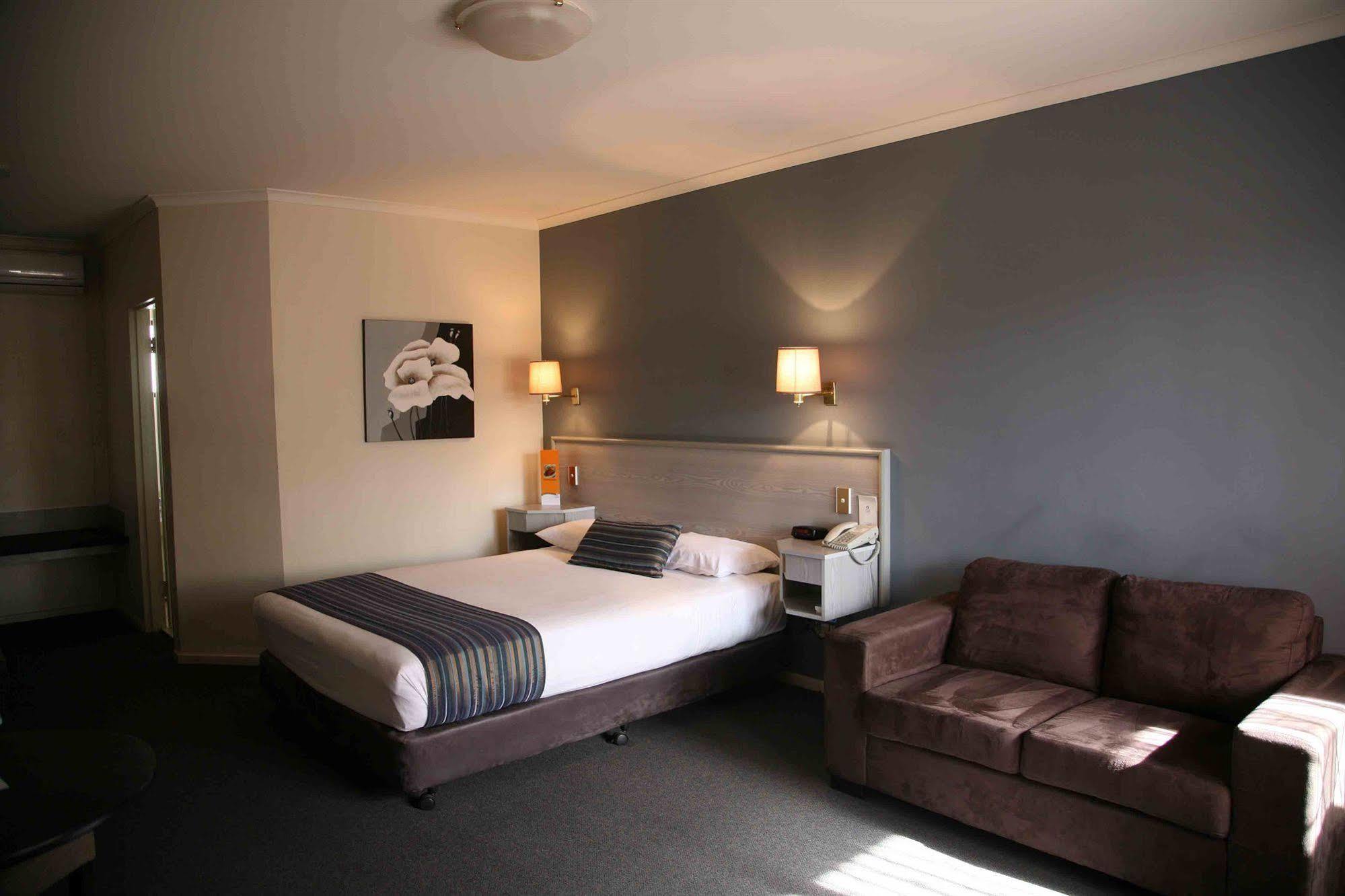 Ibis Styles Adelaide Manor Motel Bagian luar foto