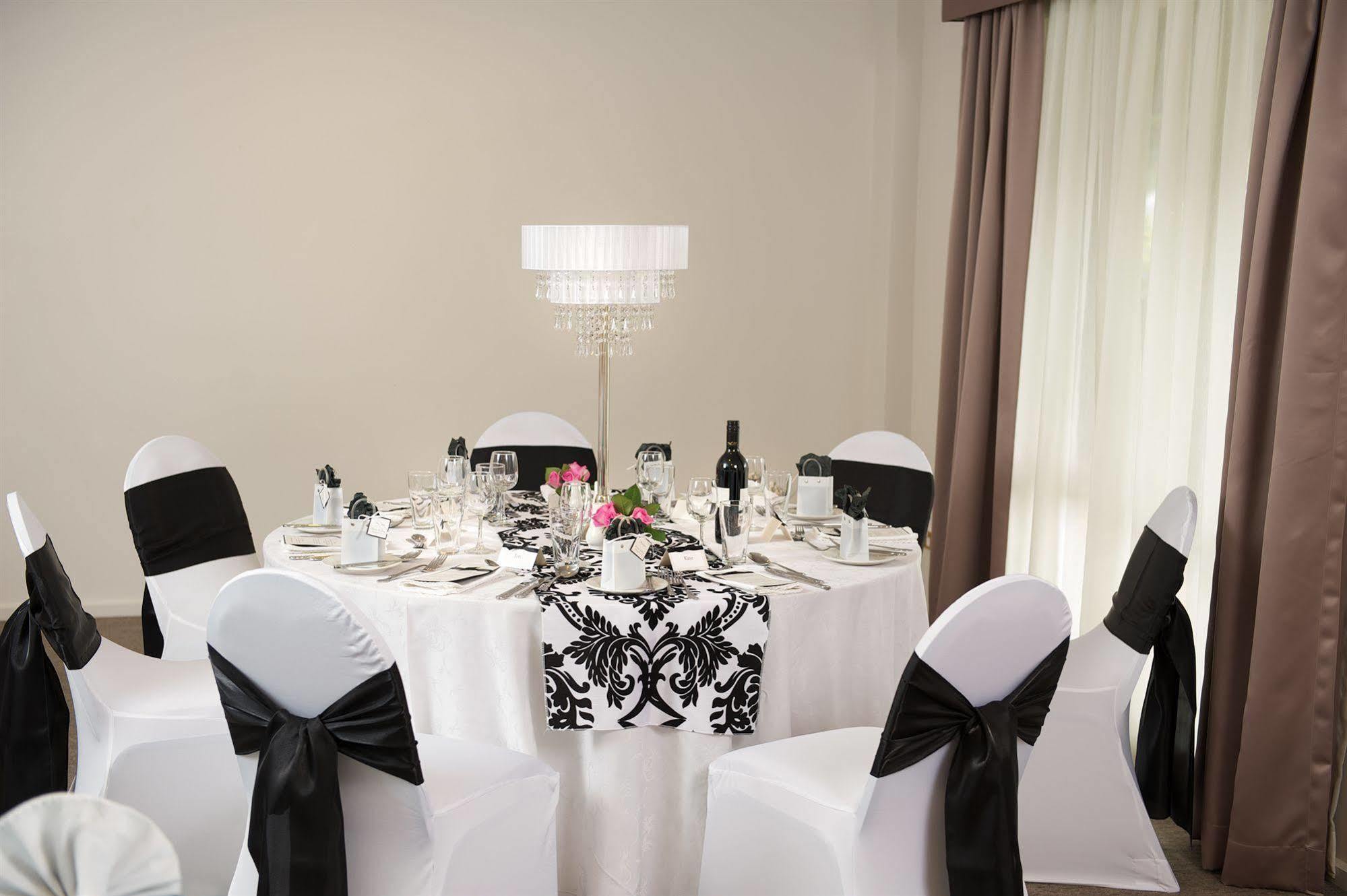 Ibis Styles Adelaide Manor Motel Bagian luar foto